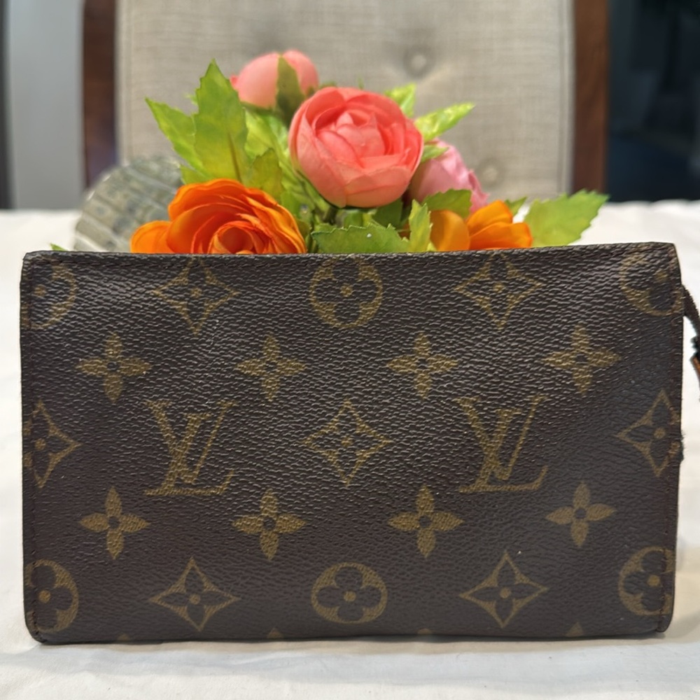 Authentic Louis Vuitton Brown Monogram Clutch - Picture 2 of 10